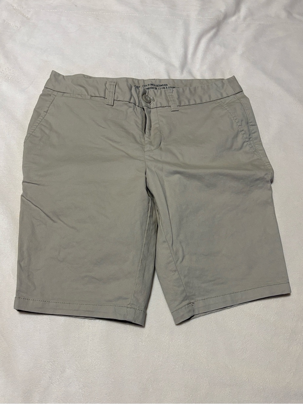 Gap Khaki Bermudas - Size 0